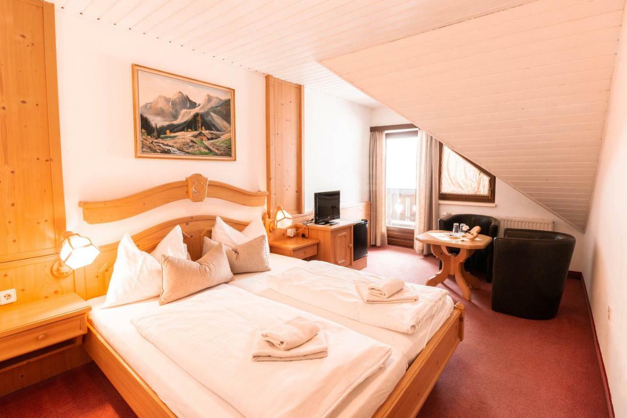 Landhotel - Apartments Bauer Hintergöriach エクステリア 写真